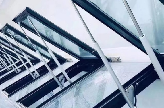 揭秘!消防電動(dòng)開(kāi)窗機(jī)背后的高科技秘密